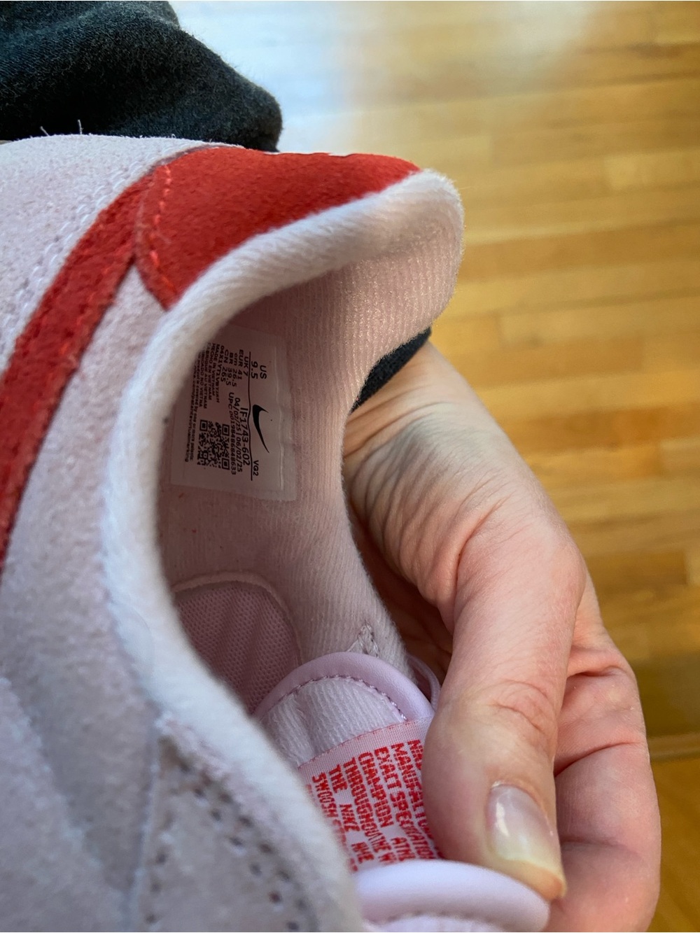Nike Pink Low-Top Sneakers with Red Swoosh NWT 9.5 - Picture 5 of 6